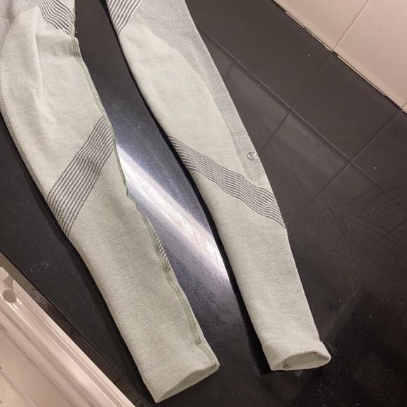 Lululemon Aerial Silk Tight size 4 - Grey Sage - Picture 5 of 5